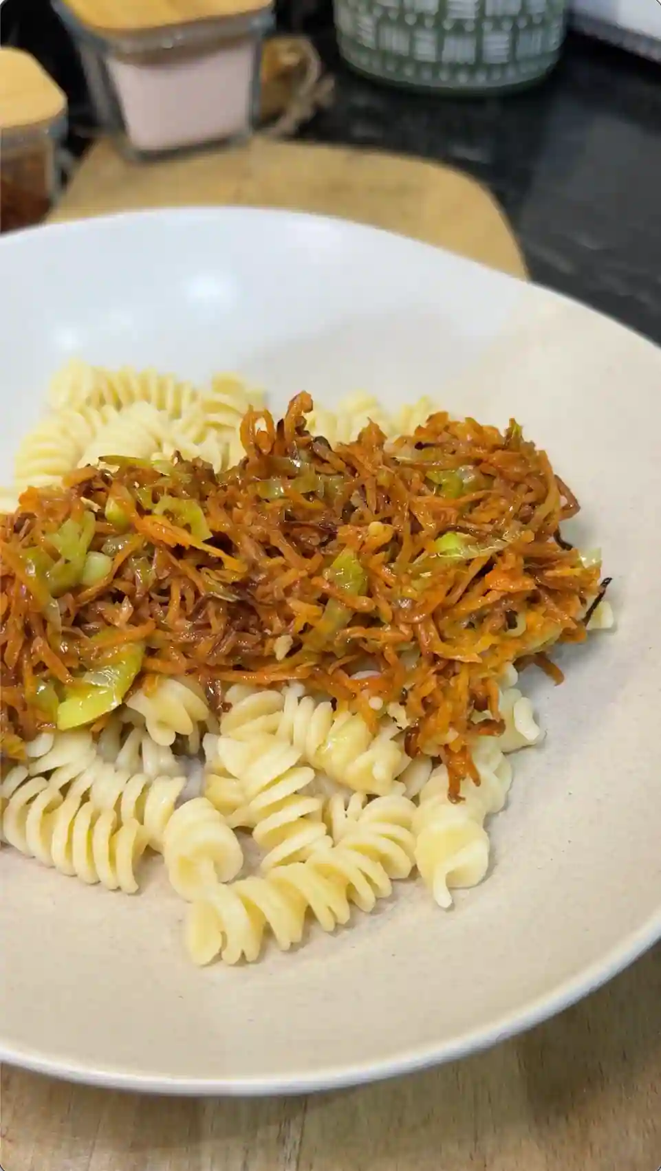 Garlic Pasta Salad with Leek and Carrot